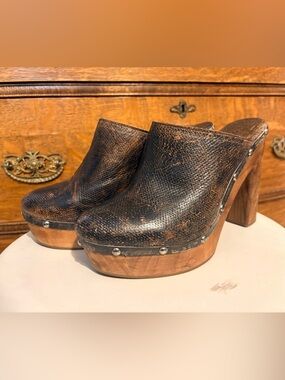 BED|STÜ Dorothy Black Lux Distressed Leather Wood Clogs size 9B